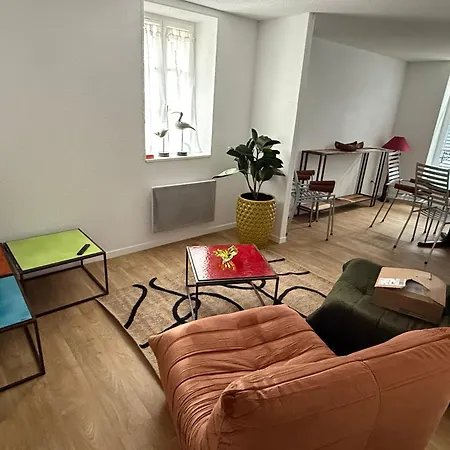Lägenhet Nid De Caractere